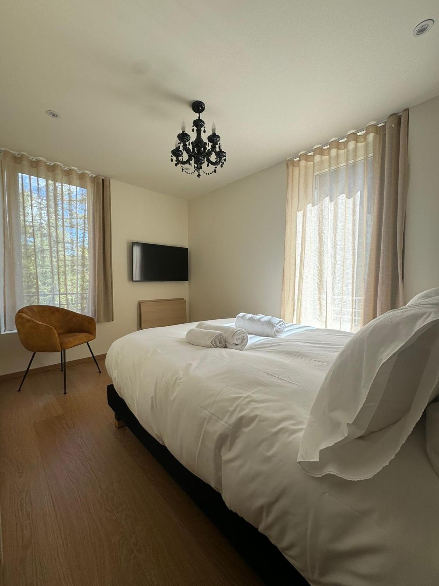 Appartements Confortables Avec Vue Montagne - Residence Villa Belle Fleur Chateau-Ville-Vieille Luaran gambar