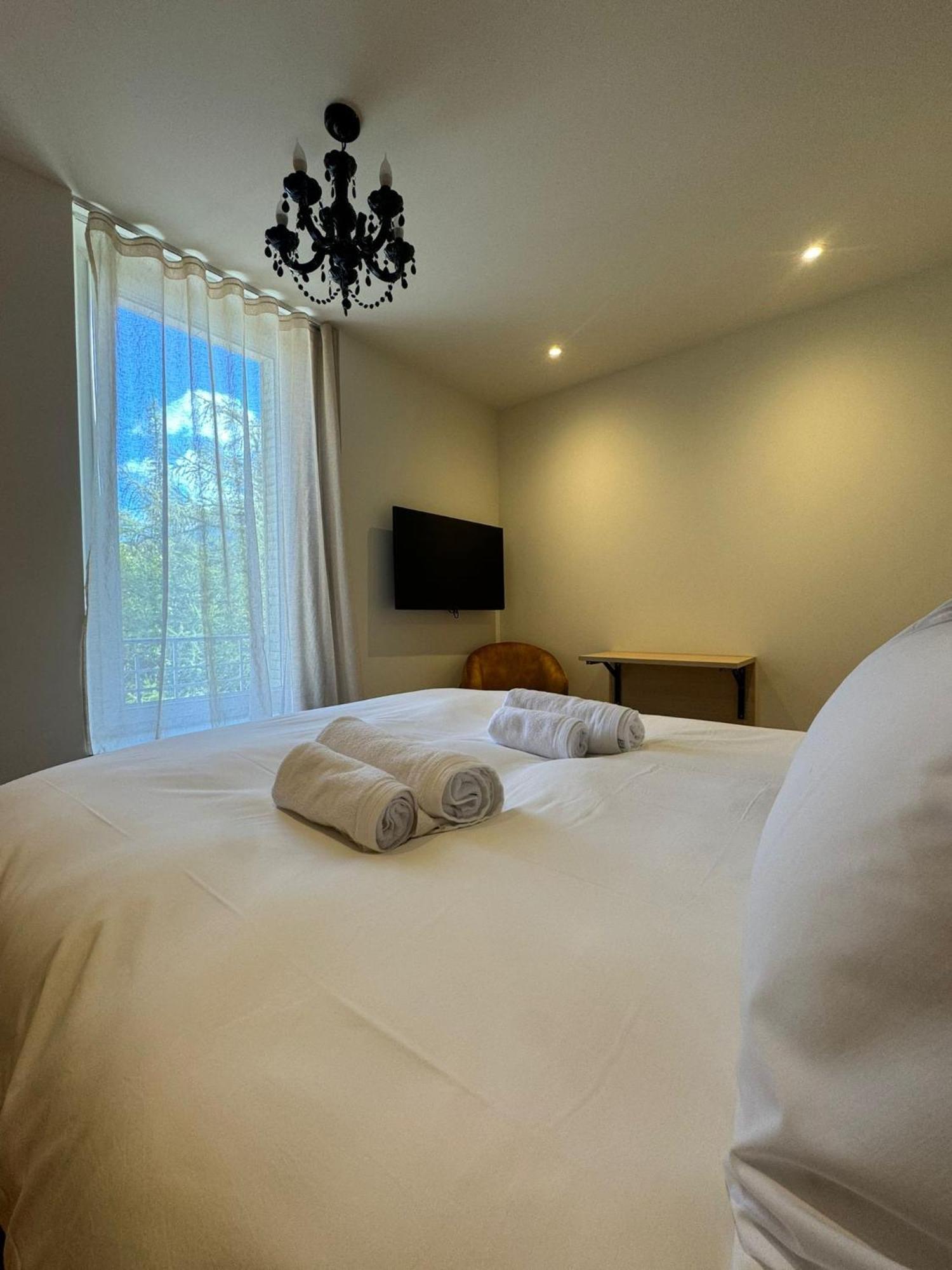 Appartements Confortables Avec Vue Montagne - Residence Villa Belle Fleur Chateau-Ville-Vieille Luaran gambar