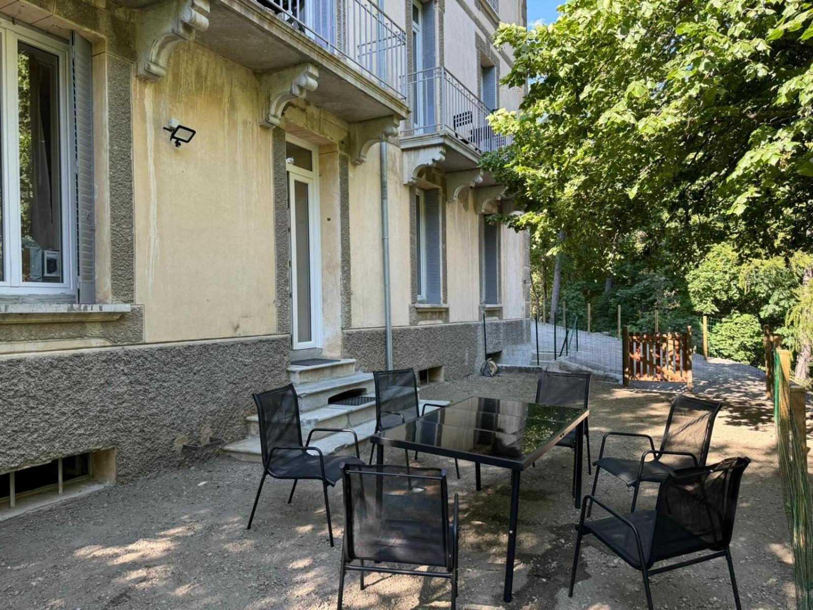Appartements Confortables Avec Vue Montagne - Residence Villa Belle Fleur Chateau-Ville-Vieille Luaran gambar