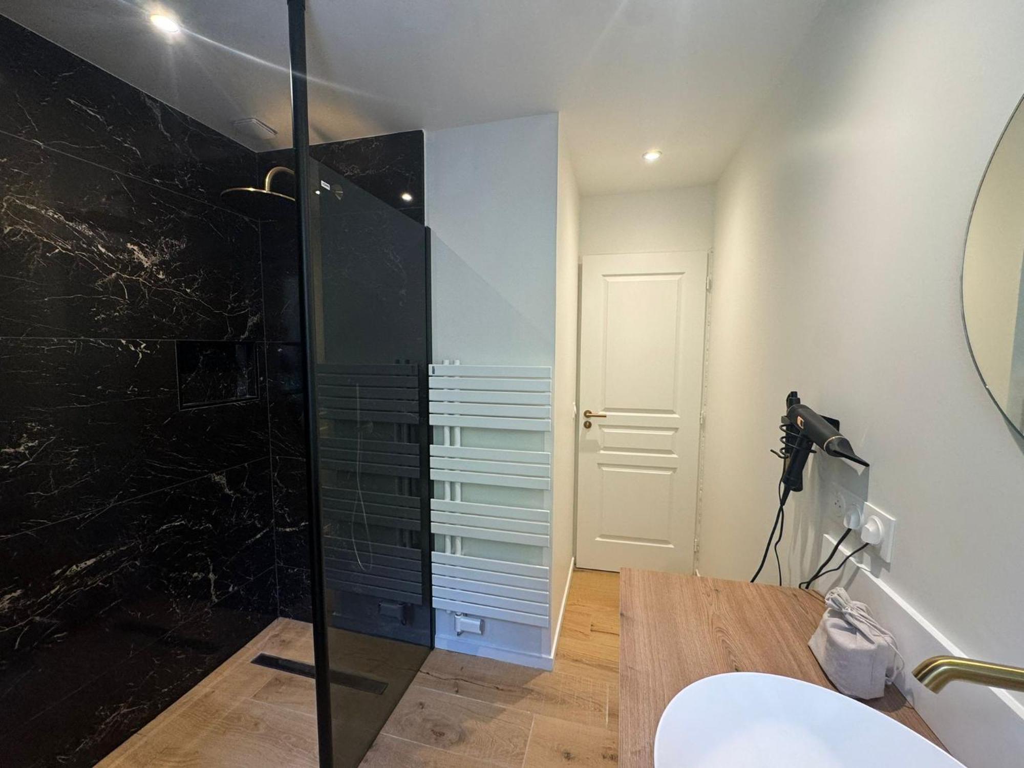 Appartements Confortables Avec Vue Montagne - Residence Villa Belle Fleur Chateau-Ville-Vieille Luaran gambar