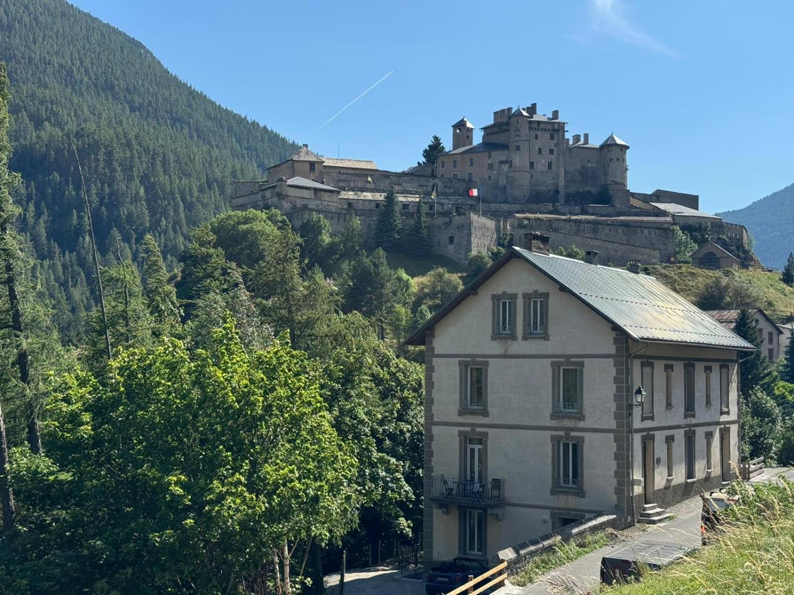 Appartements Confortables Avec Vue Montagne - Residence Villa Belle Fleur Chateau-Ville-Vieille Luaran gambar