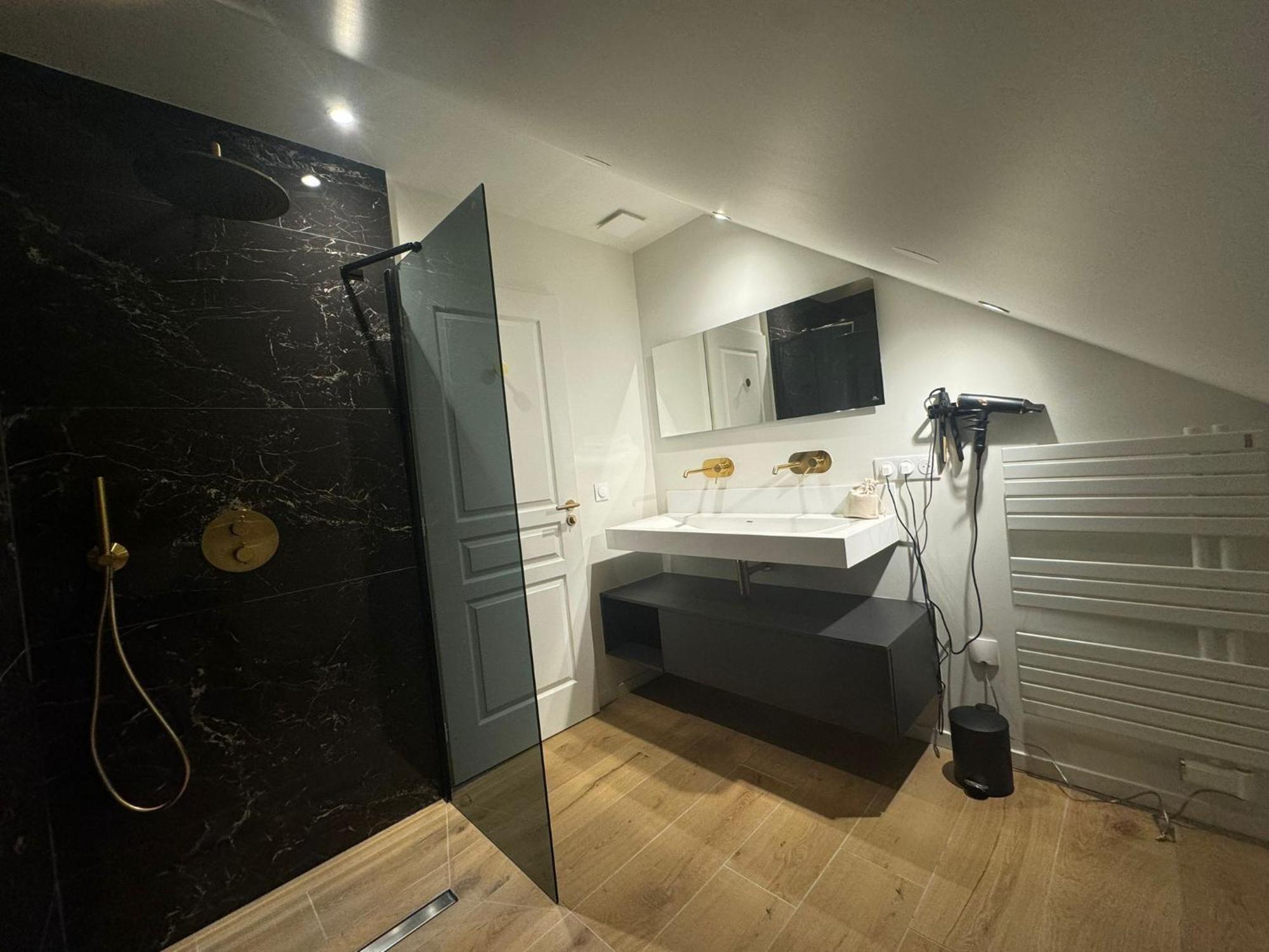 Appartements Confortables Avec Vue Montagne - Residence Villa Belle Fleur Chateau-Ville-Vieille Luaran gambar