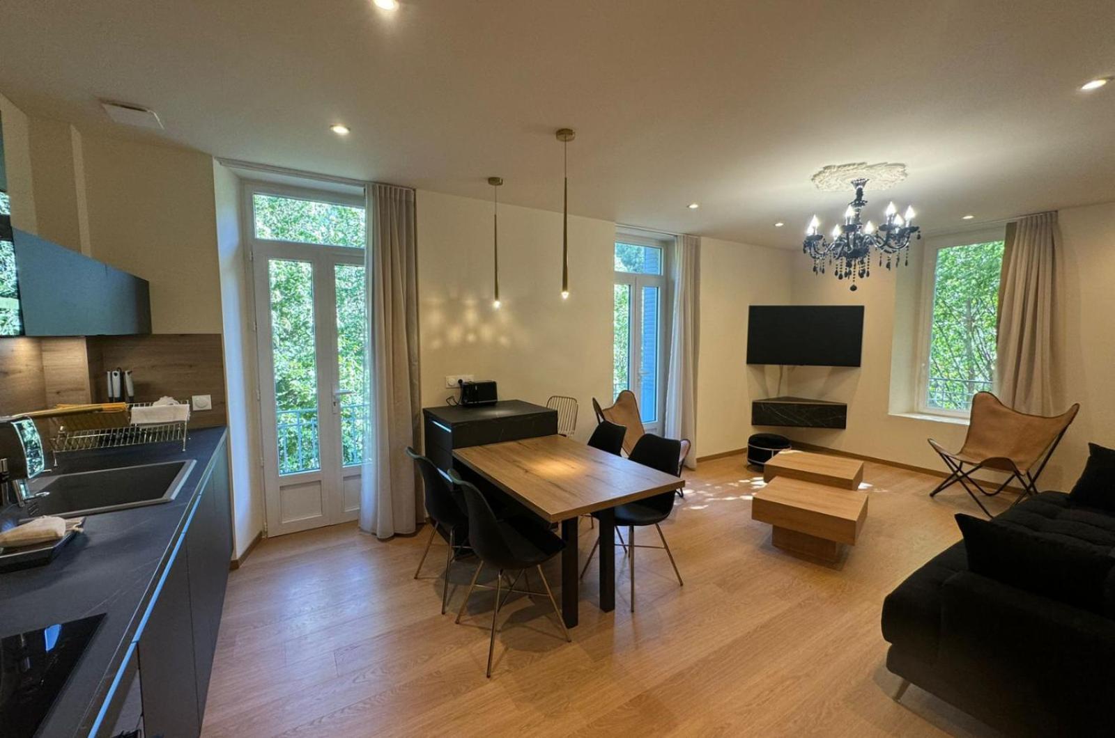 Appartements Confortables Avec Vue Montagne - Residence Villa Belle Fleur Chateau-Ville-Vieille Luaran gambar