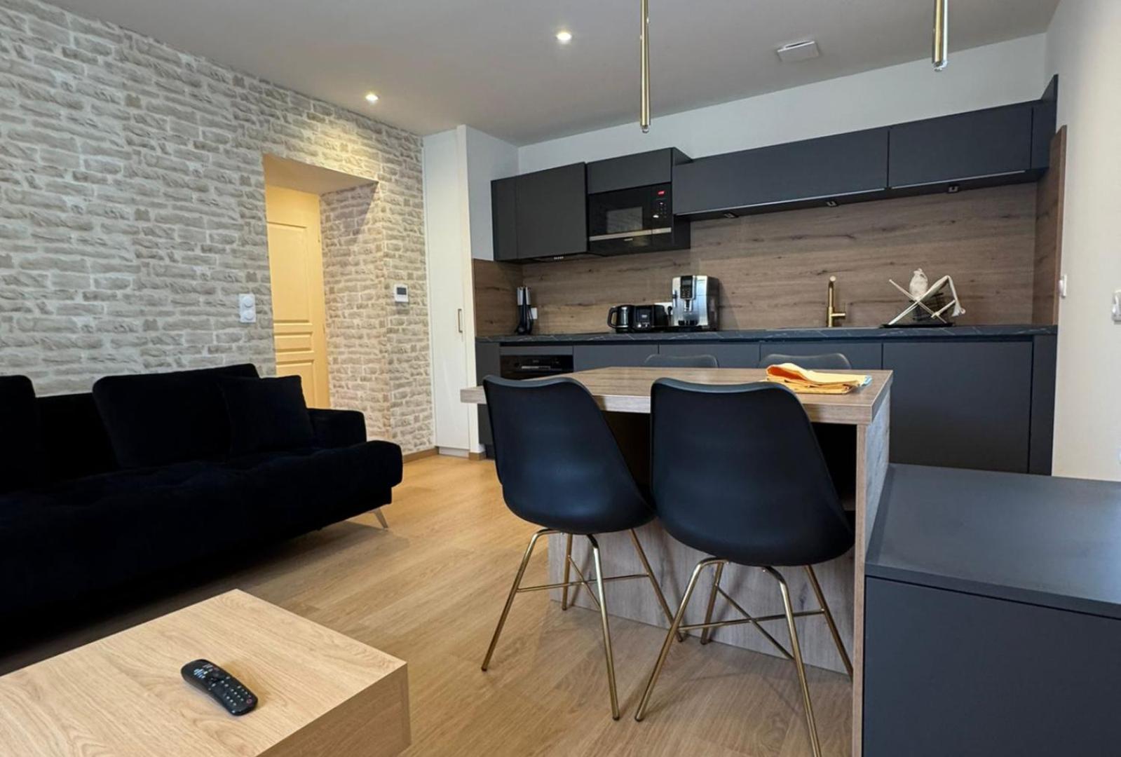 Appartements Confortables Avec Vue Montagne - Residence Villa Belle Fleur Chateau-Ville-Vieille Luaran gambar